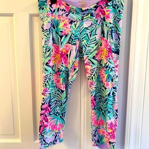Lilly Pulitzer active wear, New without tags stretch material XL